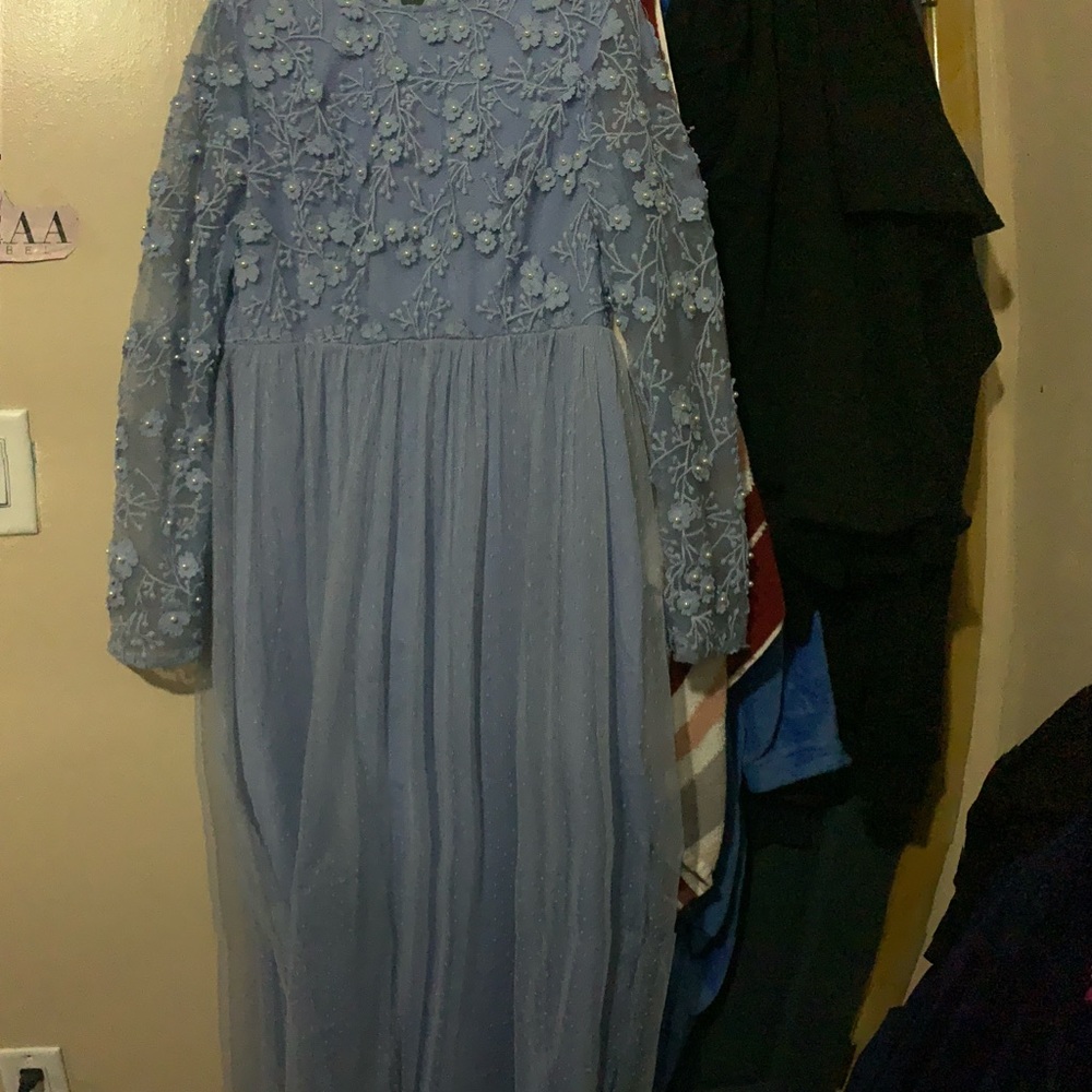 Cute floral dress very flowy and comfy to wear